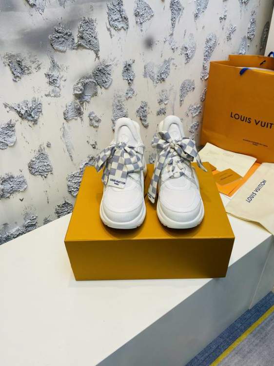 Picture of Louis Vuitton Shoes _SKULVsz35-405cmmnf053217767